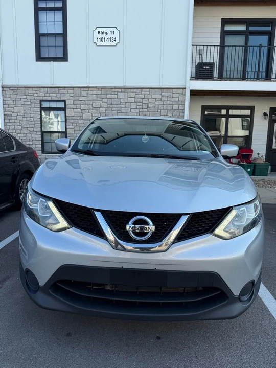 2017 Nissan Rogue - Image 6 of 16