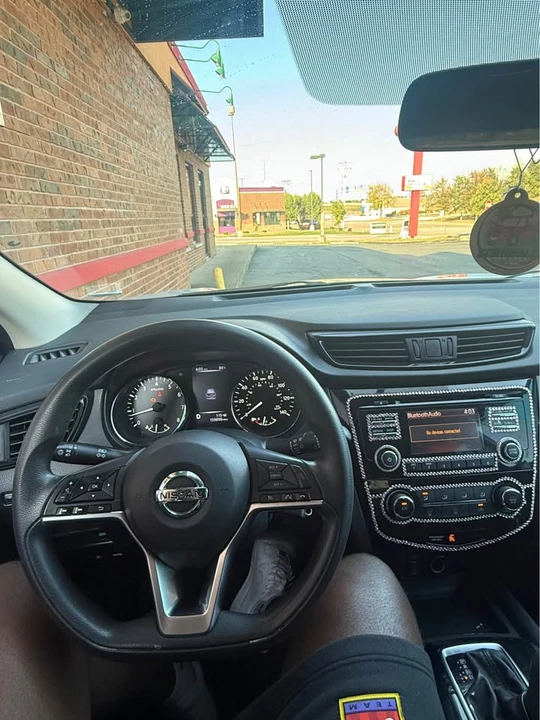 2017 Nissan Rogue - Image 12 of 16