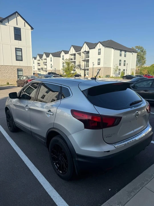 2017 Nissan Rogue - Image 3 of 16