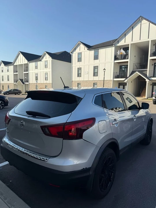2017 Nissan Rogue - Image 2 of 16