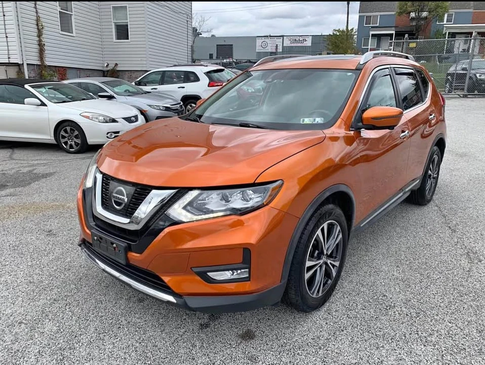 2017 Nissan Rogue - Image 8 of 10