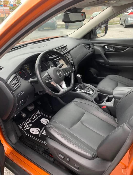 2017 Nissan Rogue - Image 6 of 10