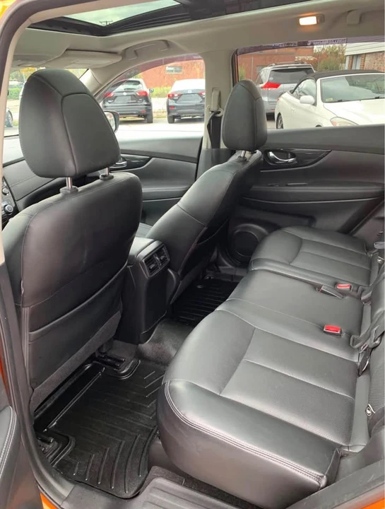 2017 Nissan Rogue - Image 5 of 10