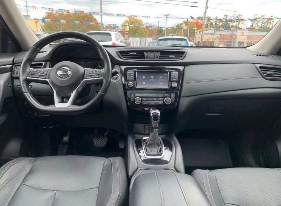 2017 Nissan Rogue - Image 7 of 10