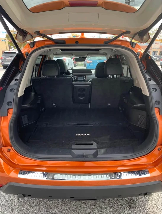 2017 Nissan Rogue - Image 2 of 10
