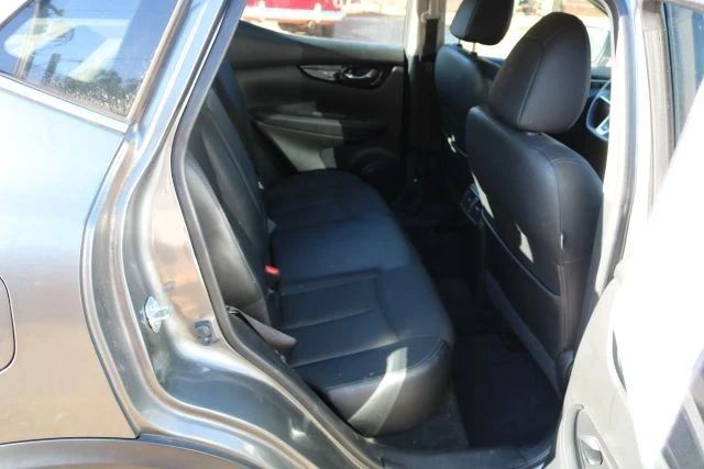 2017 Nissan Rogue - Image 11 of 12