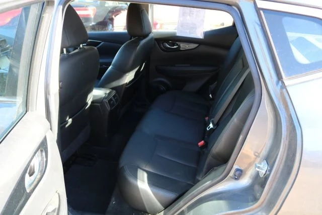 2017 Nissan Rogue - Image 10 of 12