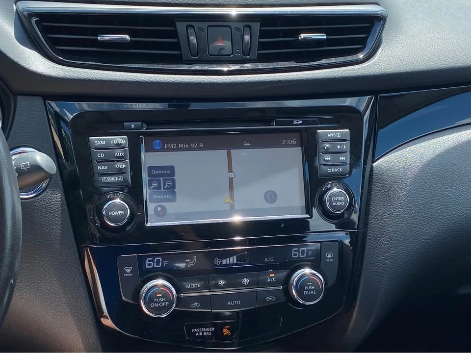 2017 Nissan Rogue - Image 13 of 17