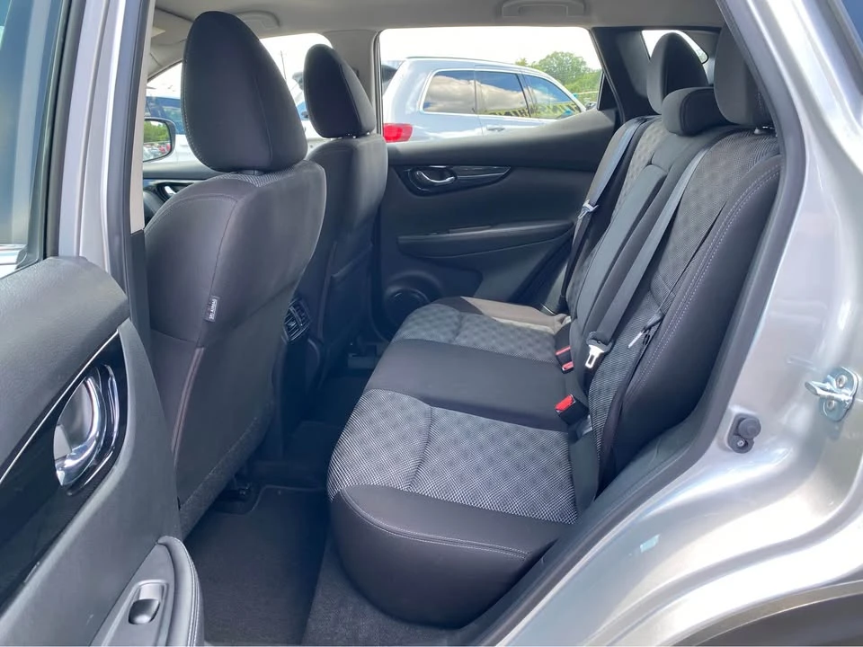 2017 Nissan Rogue - Image 16 of 17