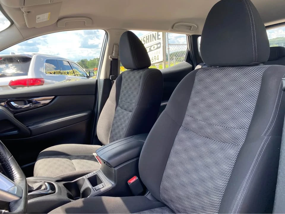 2017 Nissan Rogue - Image 10 of 17