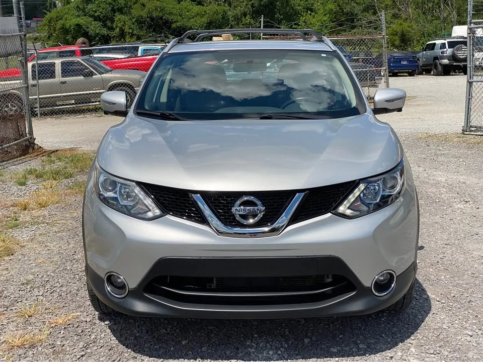2017 Nissan Rogue - Image 2 of 17