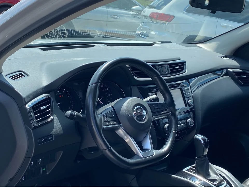 2017 Nissan Rogue - Image 11 of 17
