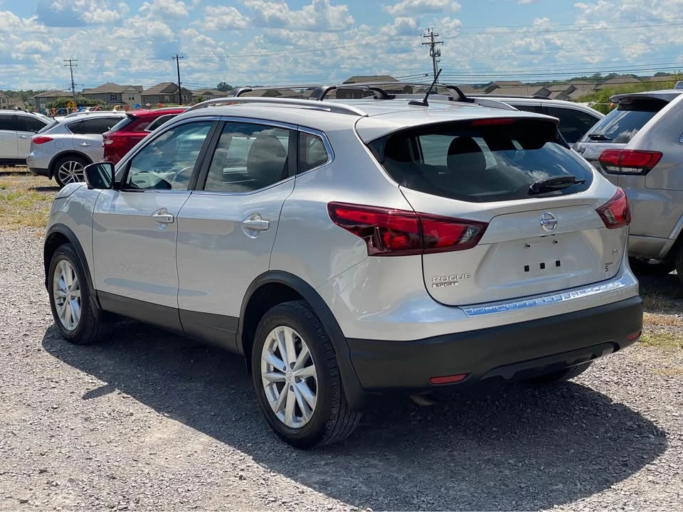 2017 Nissan Rogue - Image 7 of 17