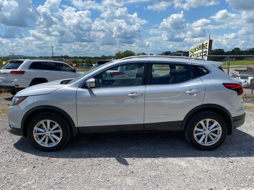 2017 Nissan Rogue - Image 8 of 17