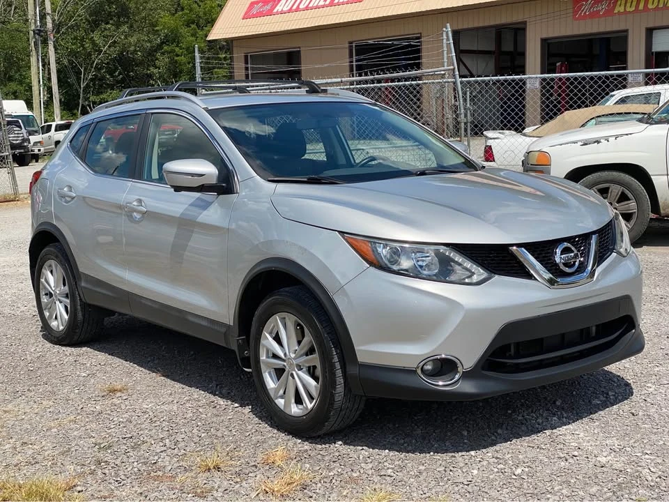2017 Nissan Rogue - Image 3 of 17