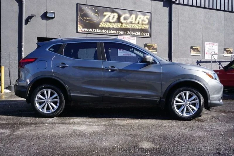 2017 Nissan Rogue - Image 8 of 12