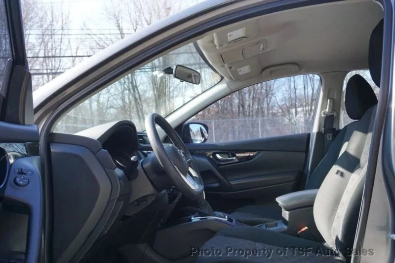 2017 Nissan Rogue - Image 10 of 12