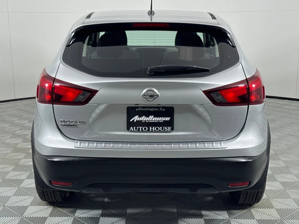 2017 Nissan Rogue - Image 6 of 12