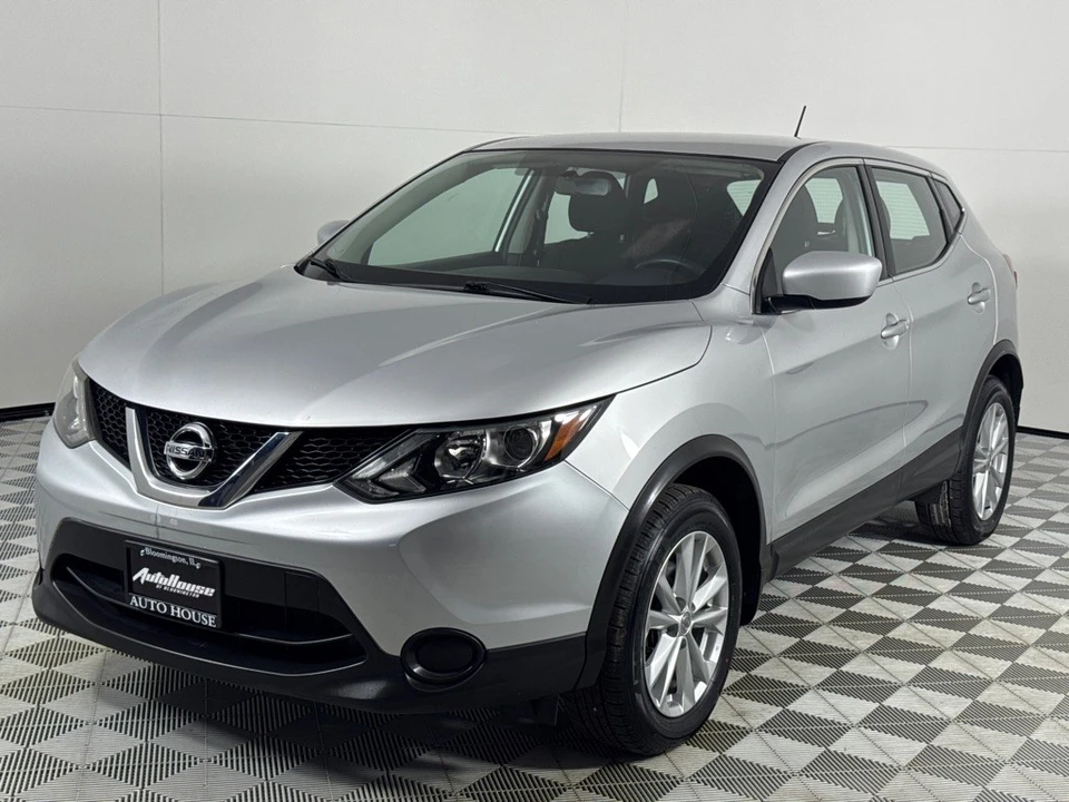 2017 Nissan Rogue - Image 10 of 12