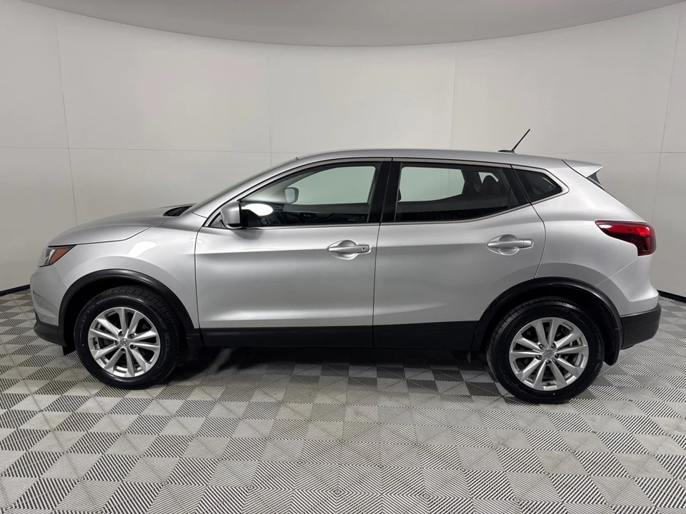 2017 Nissan Rogue - Image 8 of 12