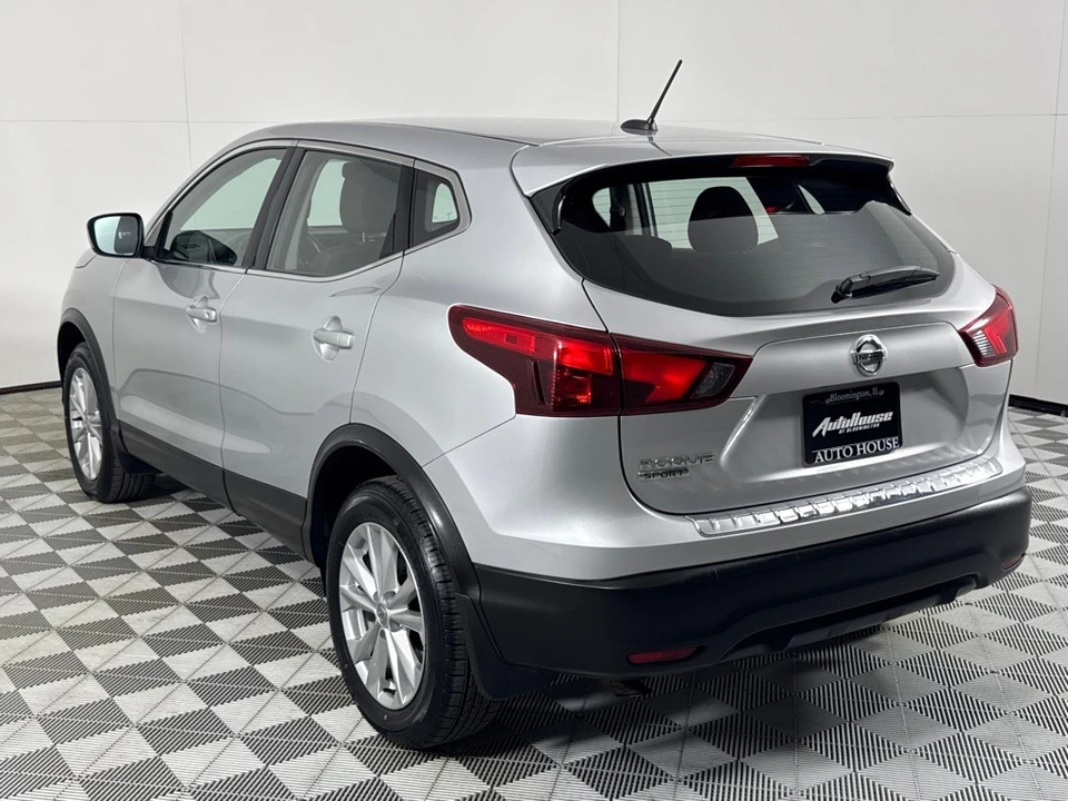 2017 Nissan Rogue - Image 7 of 12