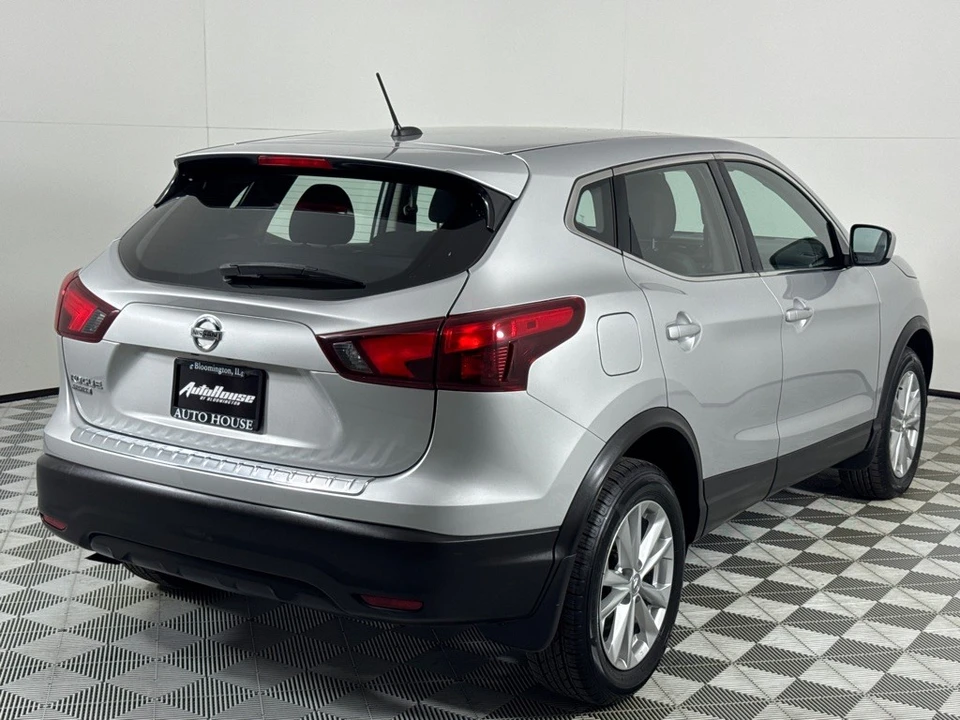 2017 Nissan Rogue - Image 5 of 12