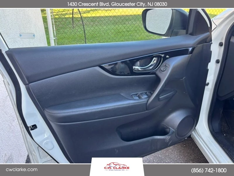 2017 Nissan Rogue - Image 11 of 12