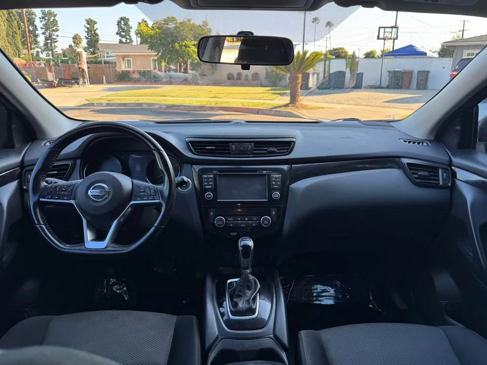2017 Nissan Rogue - Image 16 of 20