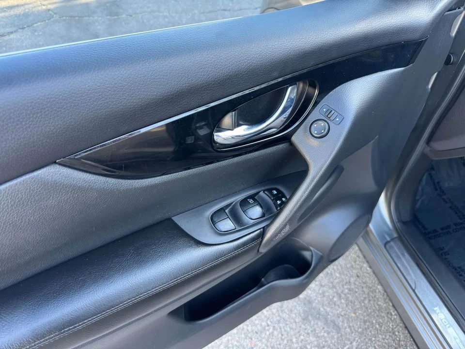 2017 Nissan Rogue - Image 12 of 20