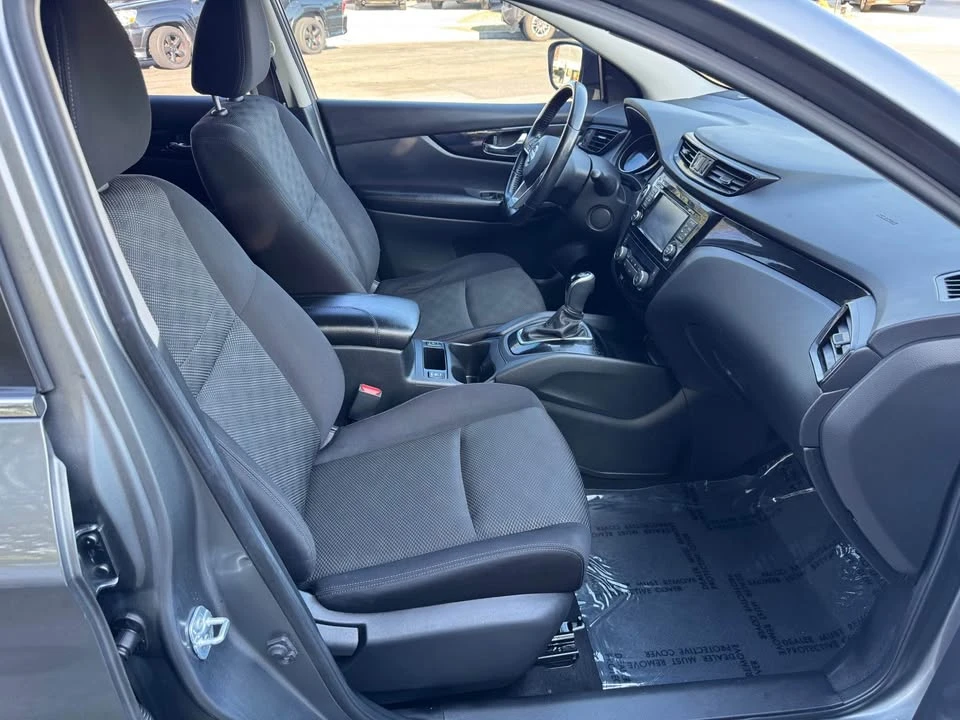2017 Nissan Rogue - Image 15 of 20