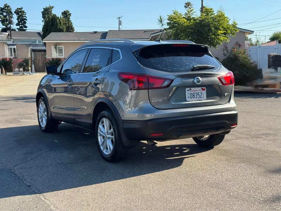 2017 Nissan Rogue - Image 10 of 20