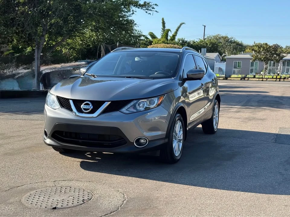 2017 Nissan Rogue - Image 2 of 20
