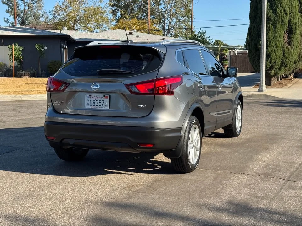 2017 Nissan Rogue - Image 7 of 20