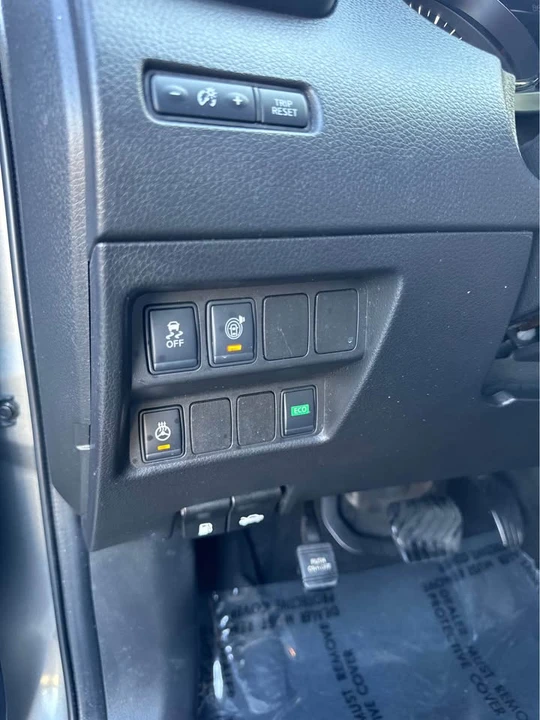 2017 Nissan Rogue - Image 19 of 20