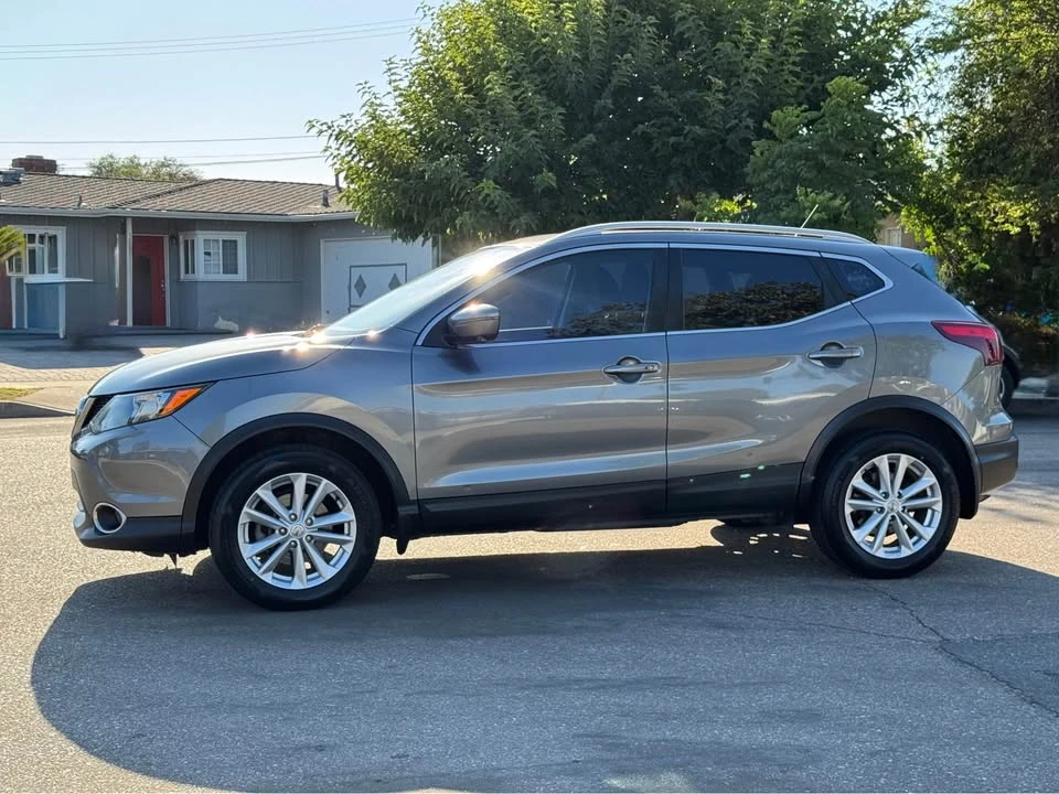 2017 Nissan Rogue - Image 11 of 20