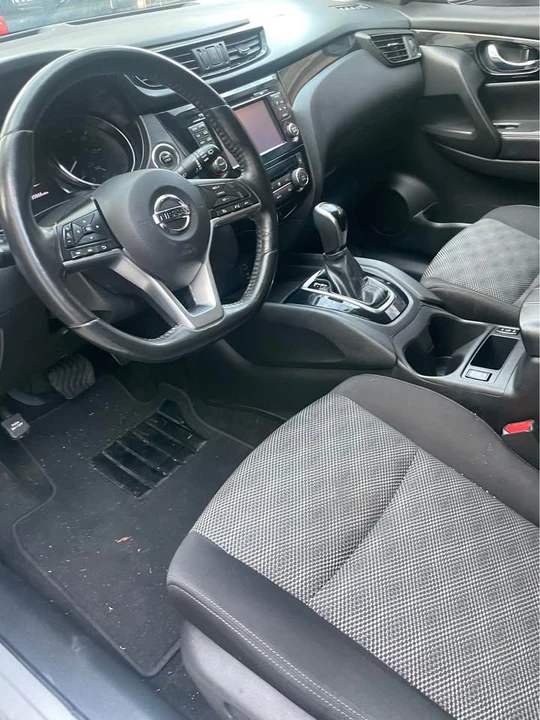 2017 Nissan Rogue - Image 7 of 9
