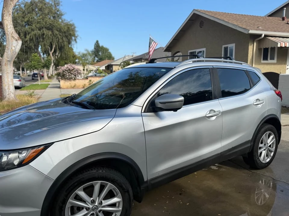 2017 Nissan Rogue - Image 4 of 9