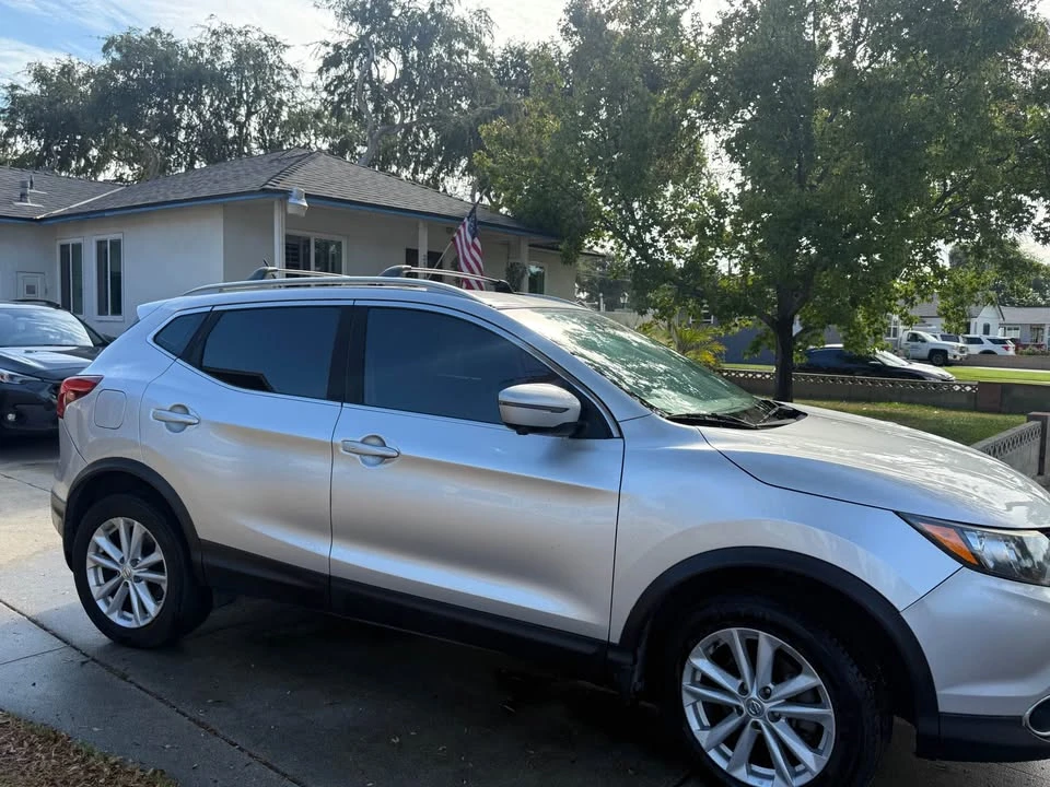 2017 Nissan Rogue - Image 6 of 9