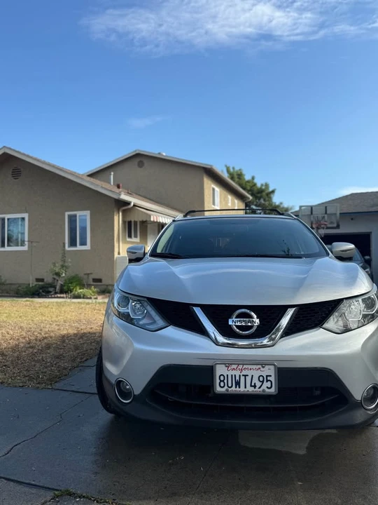 2017 Nissan Rogue - Image 5 of 9