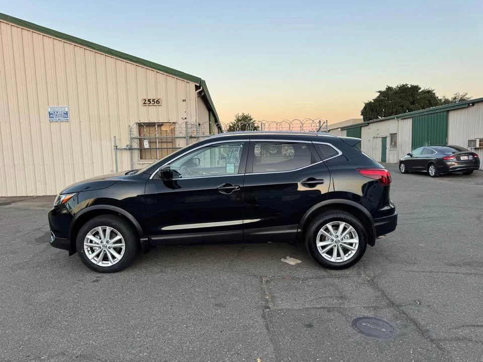 2017 Nissan Rogue - Image 8 of 11