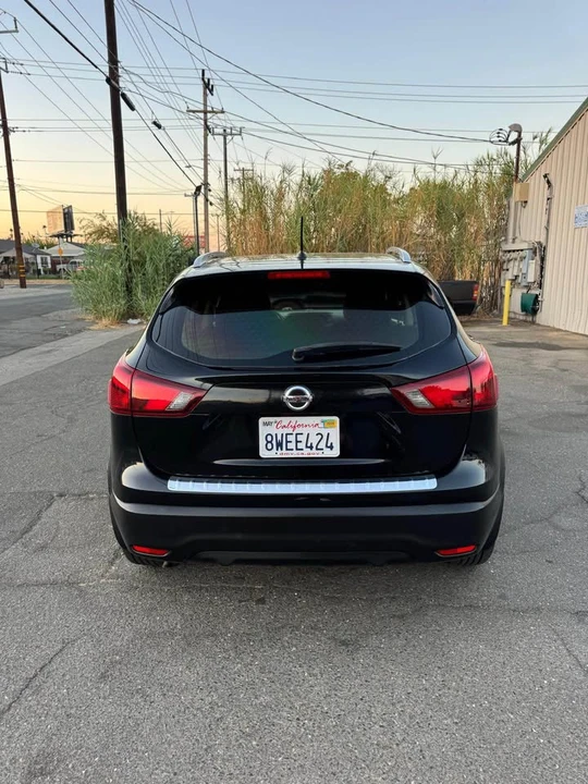 2017 Nissan Rogue - Image 5 of 11