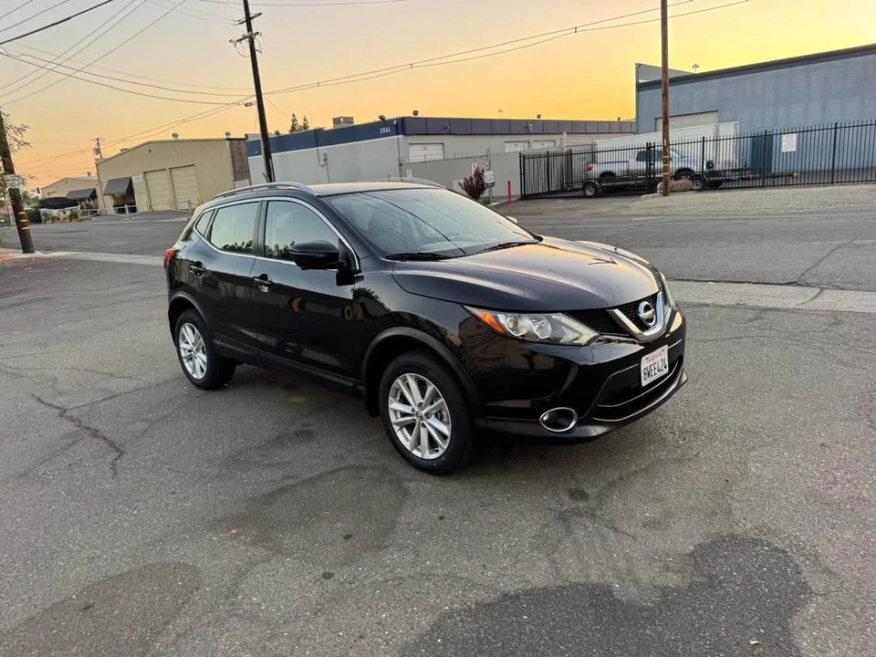 2017 Nissan Rogue - Image 2 of 11