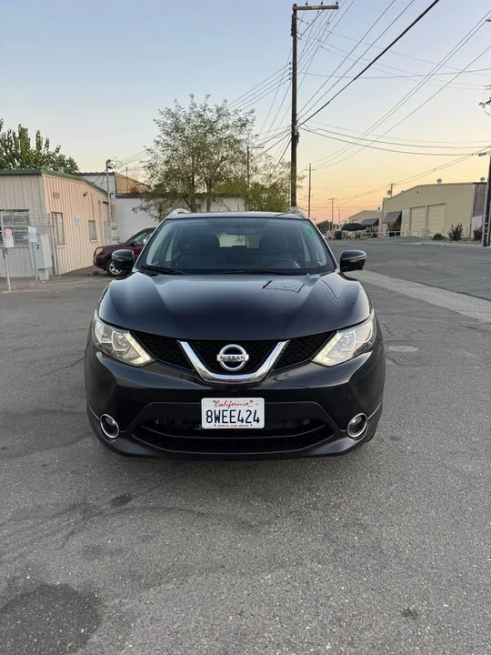 2017 Nissan Rogue - Image 3 of 11