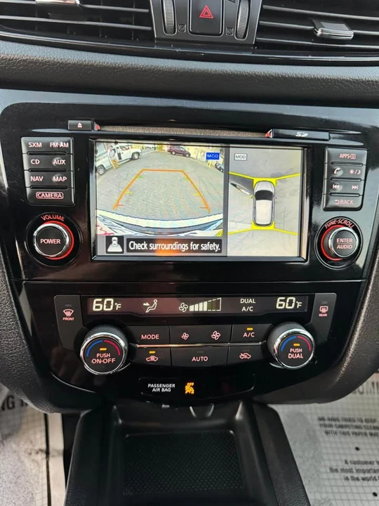 2017 Nissan Rogue - Image 9 of 11