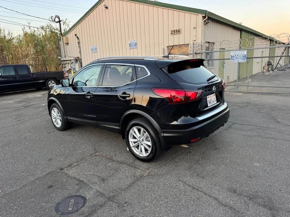 2017 Nissan Rogue - Image 7 of 11