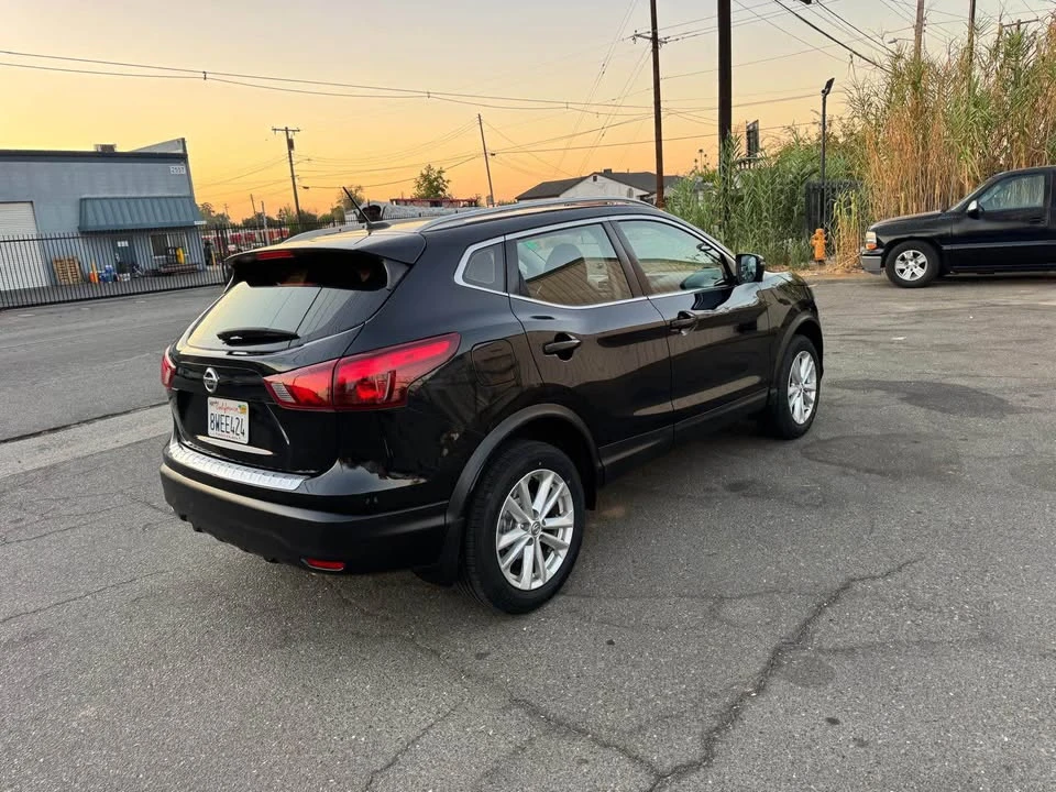 2017 Nissan Rogue - Image 6 of 11