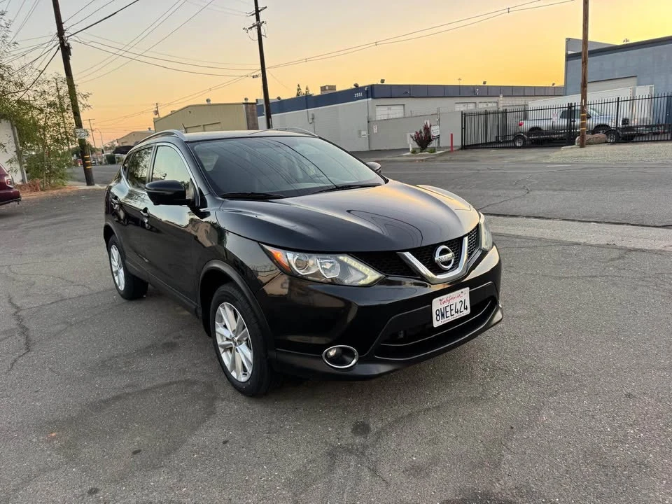 2017 Nissan Rogue - Image 4 of 11