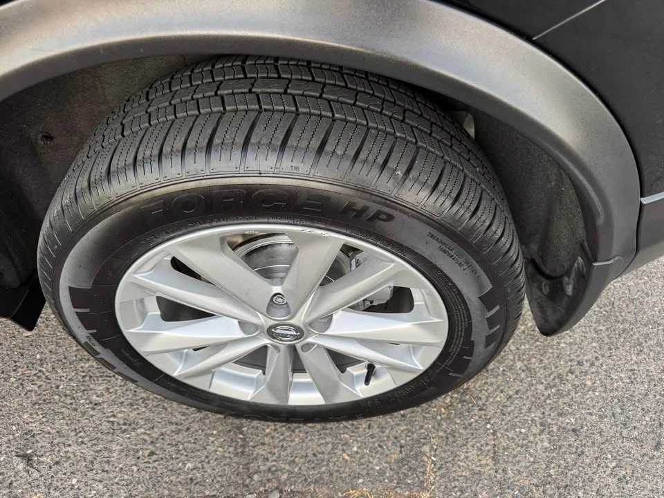2017 Nissan Rogue - Image 11 of 11