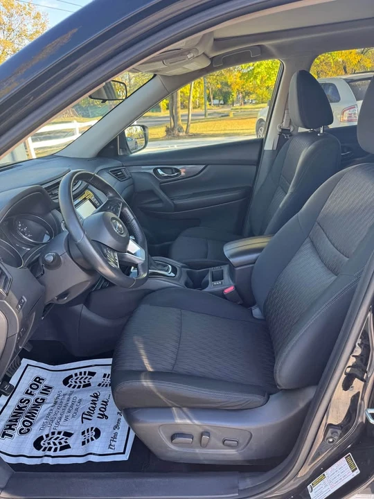 2017 Nissan Rogue - Image 11 of 20