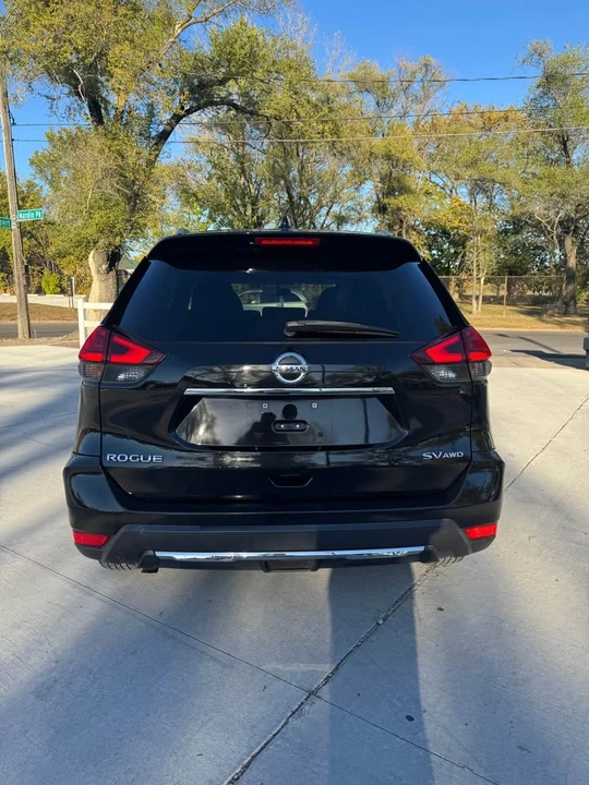 2017 Nissan Rogue - Image 9 of 20